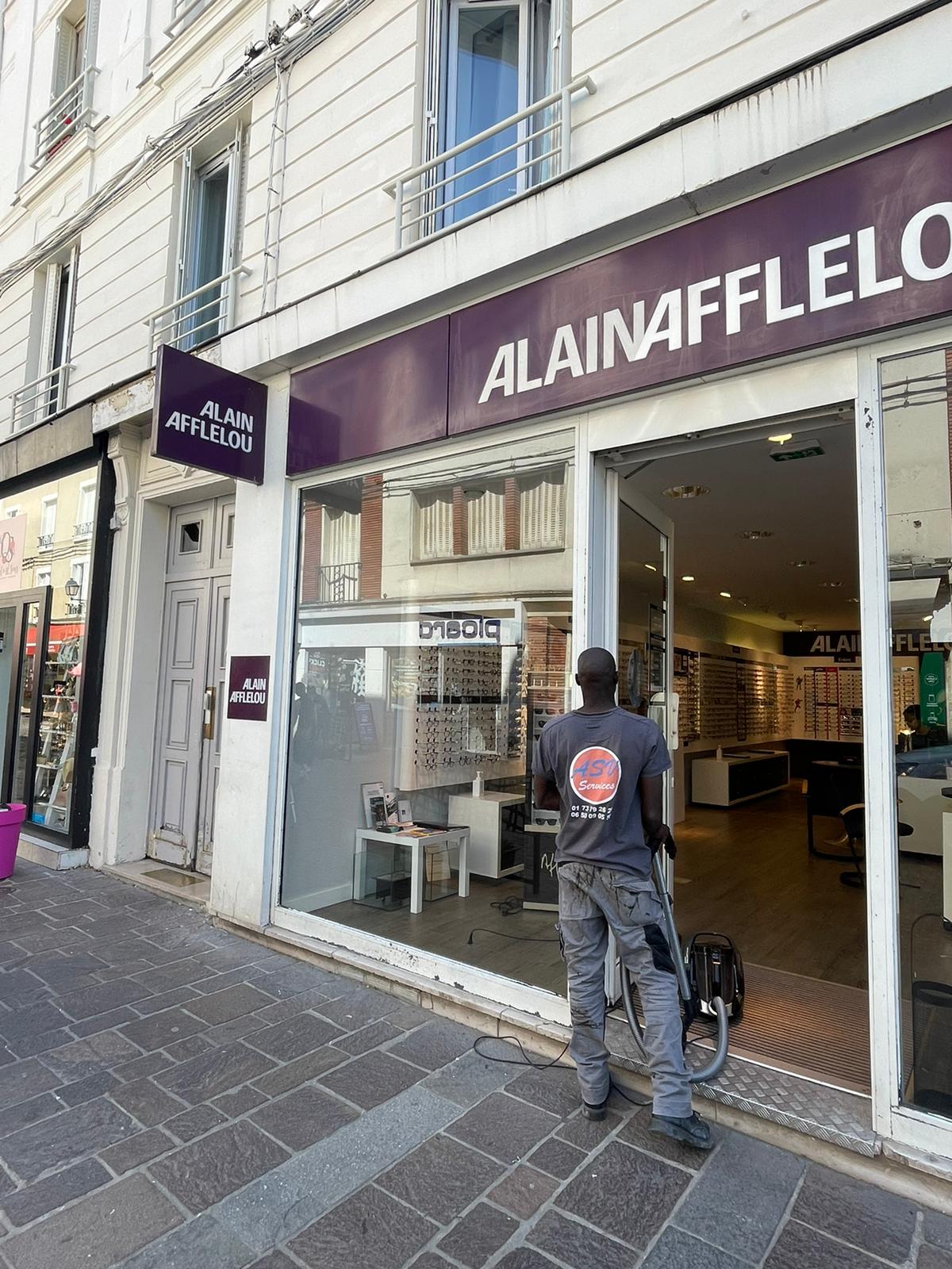 Installation Vitrine Paris
