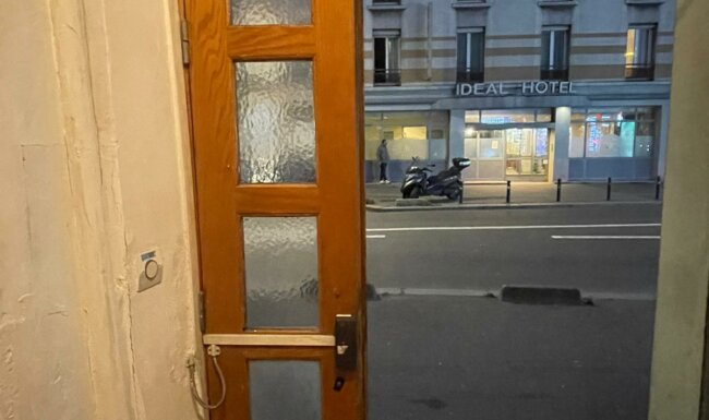 Remplacement vitre cassée sur porte Paris